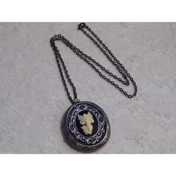 Christmas gift mom birthday photo Angel Guardian Antique Silver Locket necklace - Picture 4 of 5